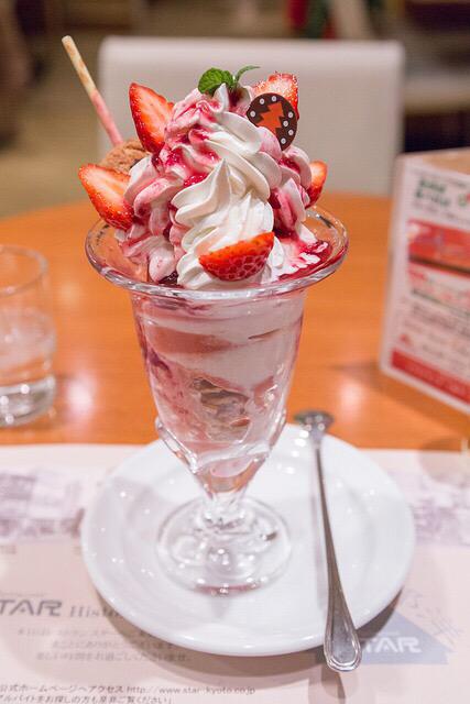 ice_love02's tweet photo. いちごパフェ♡
いちご好きにはたまらないね♡♡ https://t.co/TSJP3wrWrM