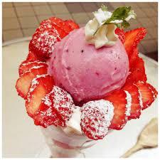 ice_love02's tweet photo. いちごパフェ♡
いちご好きにはたまらないね♡♡ https://t.co/TSJP3wrWrM