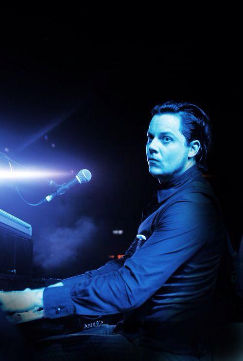 Espero que a Jack White le dure hasta su cumple el beso que le di en la mano! Happy Birthday   