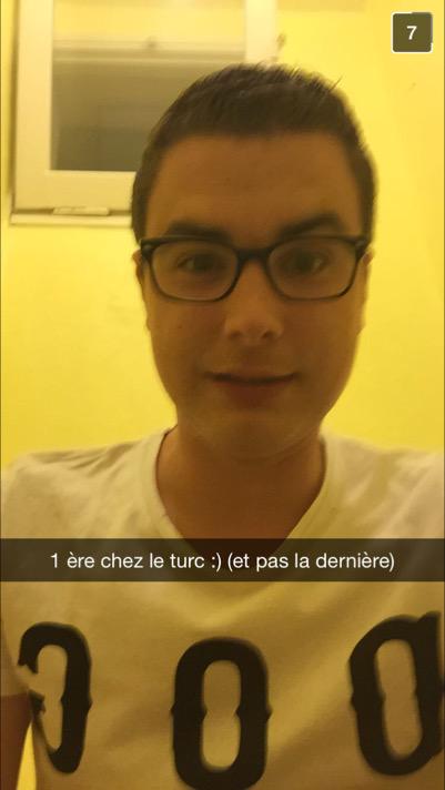 Turquet49's tweet photo. @Zoko_Boulou @Megaane_Vtr je voudrai remercier @MaximeDescheres pour avoir contaminer mon appart pour 3 semaines :) http://t.co/8gsBZQeOh6