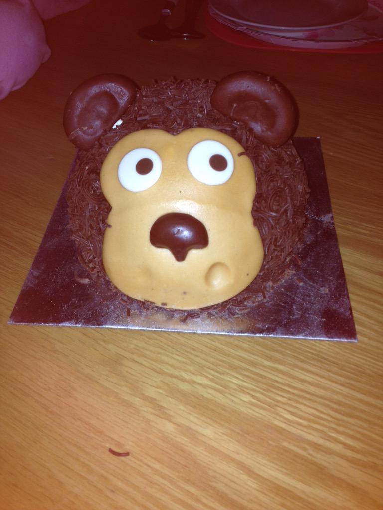 HanKeane's tweet photo. Hahaha  Jades hysterical getting me a cheeky monkey birthday cake😂.  Happy birthday to me🙋🎉🎈🎂 http://t.co/wXHKMUiqet