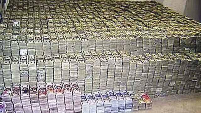 Jose_Martinez46's tweet photo. @Kaztov sure thing amigo, I got money we can invest, this is my stash homie http://t.co/vKy9xZntvA