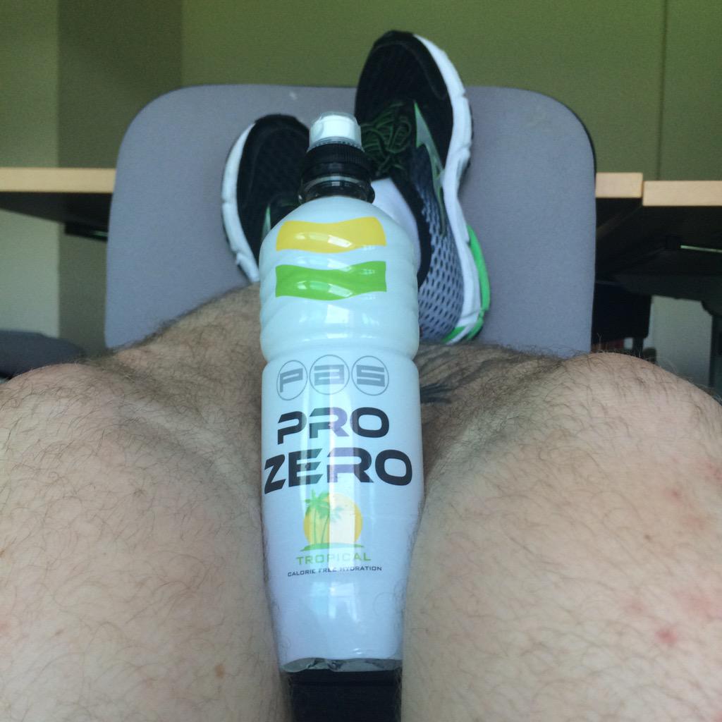 HughGus's tweet photo. Nice little touch before the session this afternoon. Cheers @ProAthleteSupps #proiso #caloriefree http://t.co/PS3zZw6ni8