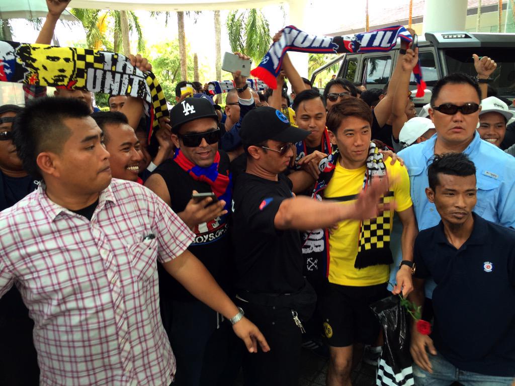 HASapardan's tweet photo. #BVB is now in Johor! #BVBAsienTour15 #Kagawa http://t.co/3t4SZj4MNk