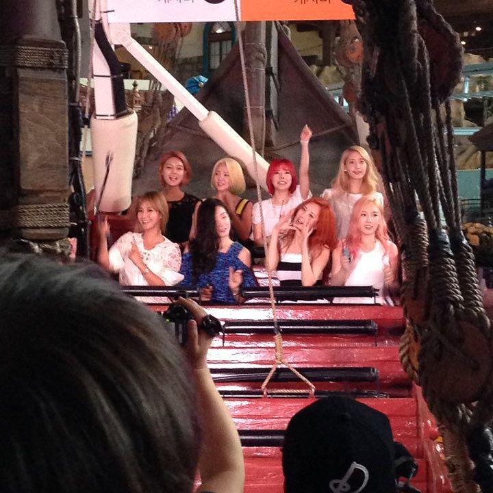 [PIC][09-07-2015]SNSD ghi hình cho chương trình "Guerrilla Date" của kênh KBS tại "LOTTE World" vào chiều nay CJdCTguUMAAduQM