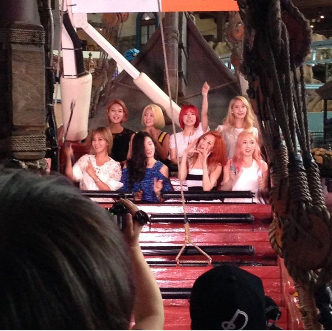 [PIC][09-07-2015]SNSD ghi hình cho chương trình "Guerrilla Date" của kênh KBS tại "LOTTE World" vào chiều nay CJdC_2eVEAA2ArD