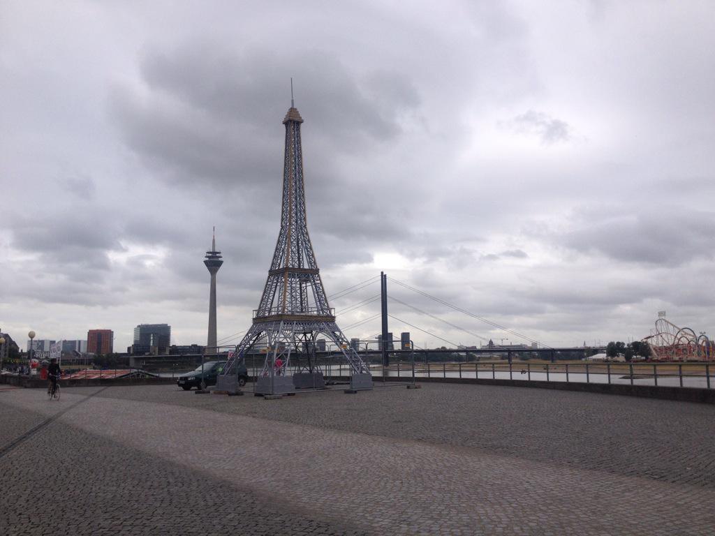 Da stimmt doch was nicht... #Frankreichfest #Düsseldorf