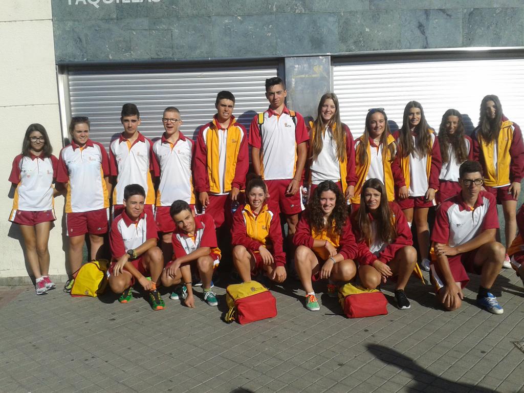 ciclismoventa's tweet photo. La seleccion de Castilla y Leon lista para partir  a los Campeonatos #CELorca http://t.co/7tZ1B8w0wD