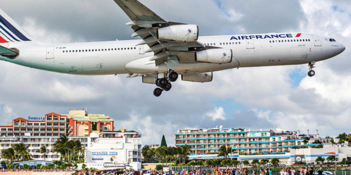 HuffPost's tweet photo. The scariest airports to fly into http://t.co/wwNy5Oa9Oa http://t.co/fNKyhndQLp