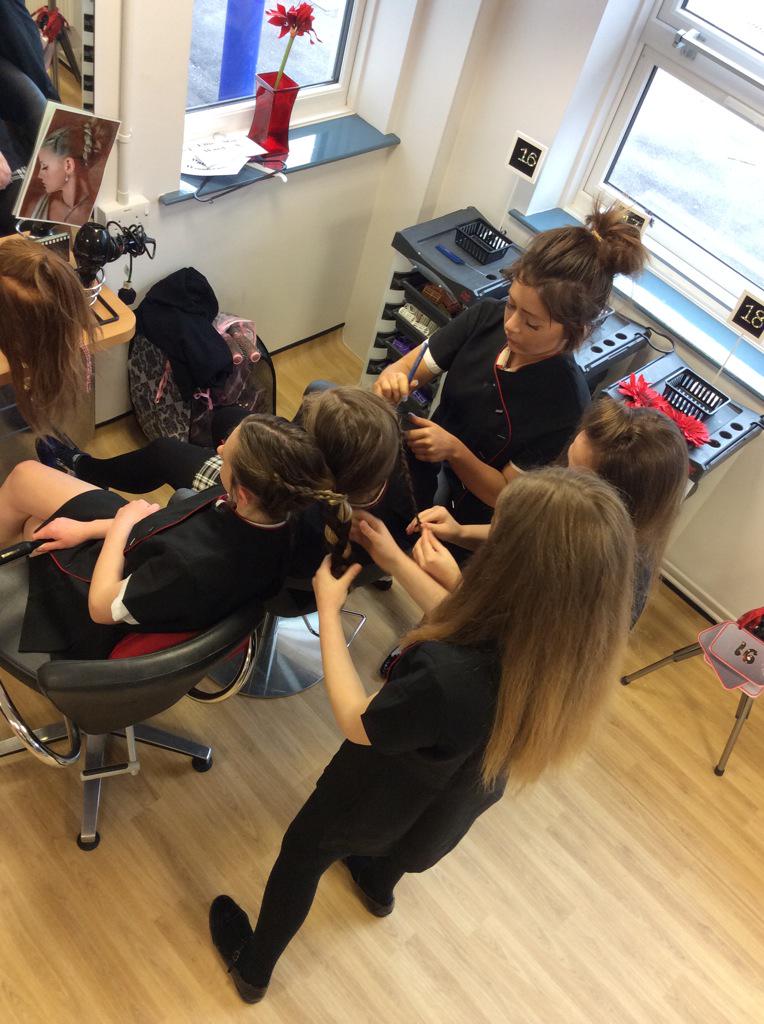 Unity_MissP's tweet image. Wonderful Plaiting Workshop with our Year 10s