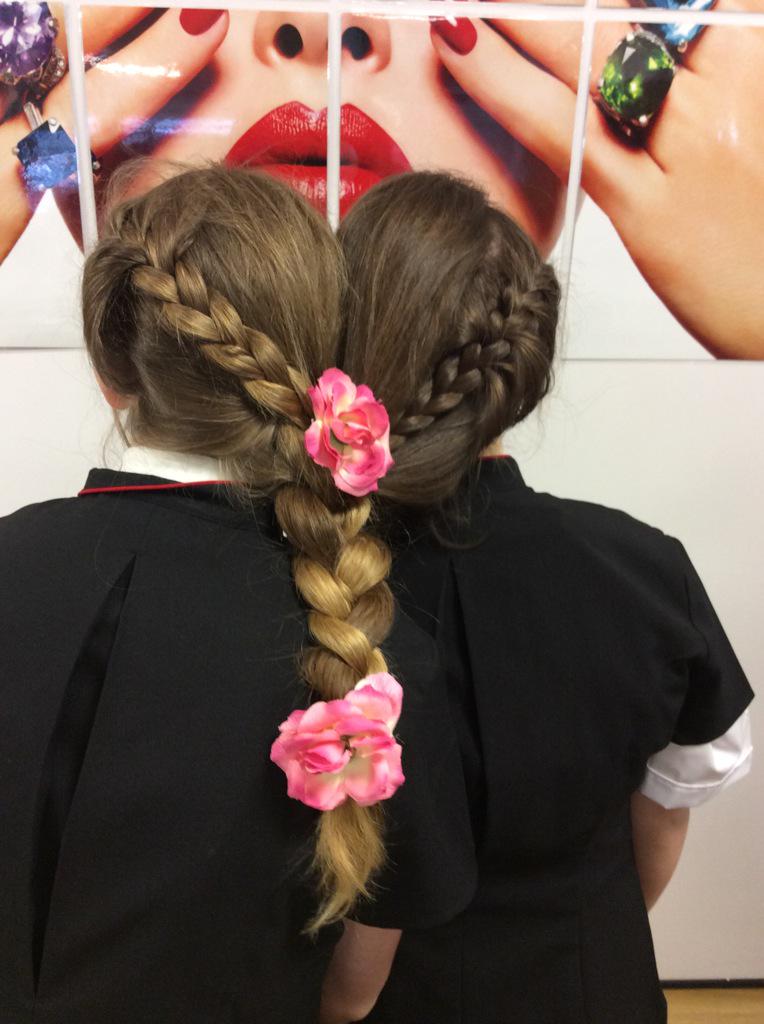 Unity_MissP's tweet image. Wonderful Plaiting Workshop with our Year 10s
