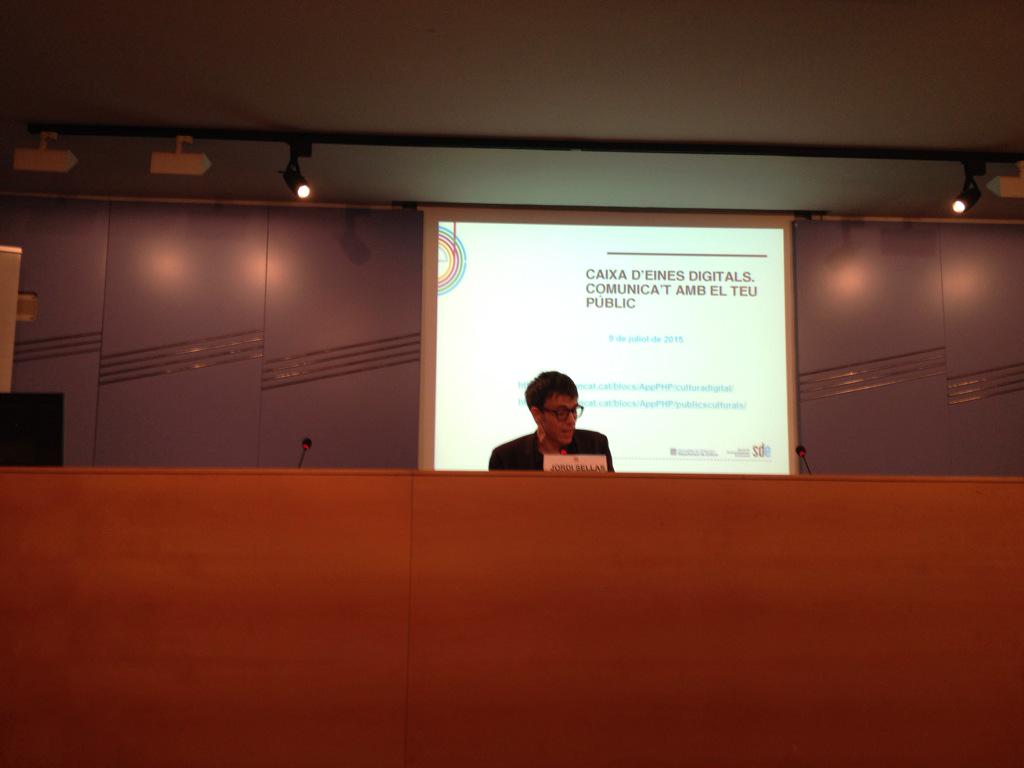 mypaperQ's tweet photo. @jordisellas @marisolbcn @dvericat comença una jornada intensa!! gràcies als organitzadors! @RobotsLikePiano http://t.co/0Kw3kmBQZl