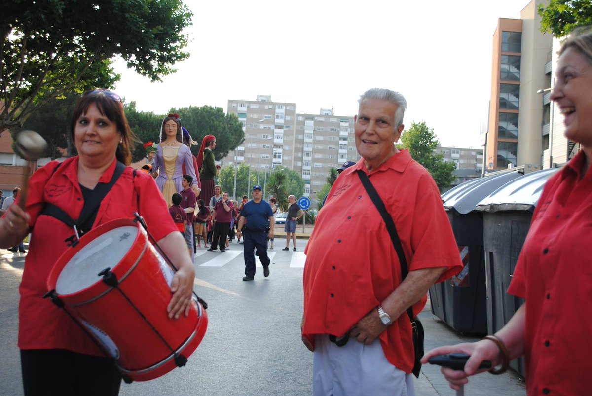 Bon dia! Us compartim imatges de la trobada amb <a href="/gegantsdebadia/">Gegants de Badia</a> goo.gl/photos/FSKc2zr… #SQV #badia #somGegants