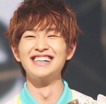 TheBlingingJong's tweet photo. Cuter Eye Smile?

RT for SHINee Onew
FAV for SNSD Tiffany 

#rtvsfav #eyesmiles http://t.co/6pGSUN7WUY