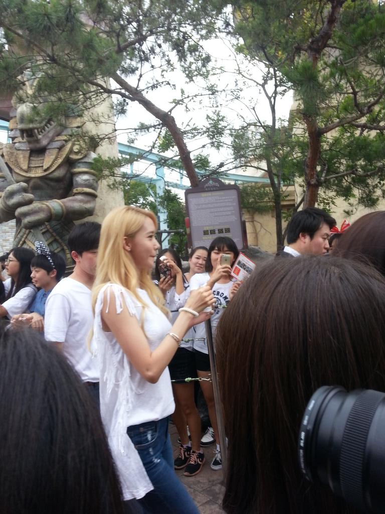 [PIC][09-07-2015]SNSD ghi hình cho chương trình "Guerrilla Date" của kênh KBS tại "LOTTE World" vào chiều nay CJdUKjxUAAIUE4j