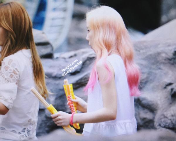 [PIC][09-07-2015]SNSD ghi hình cho chương trình "Guerrilla Date" của kênh KBS tại "LOTTE World" vào chiều nay - Page 4 CJdYMTzUAAAuXWy