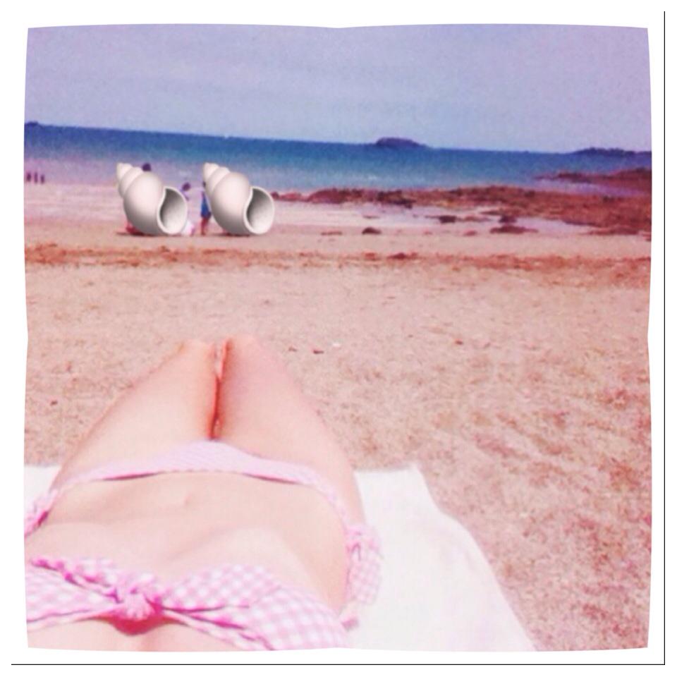 BadGalLaura's tweet photo. I love #Summer ! ☀️
See you on my #Instagram : Laura.s.diary 🌴🐚
#sun #beach #soleil #plage #body http://t.co/Iqc1uBLH9K