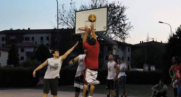 ilmessaggeroit's tweet photo. Rieti, #summersport al #coriandolo
Le emozioni del #basket3vs3
Tutti i risultati e le foto http://t.co/xiMXBnzJC6 http://t.co/xF0hPxZa62