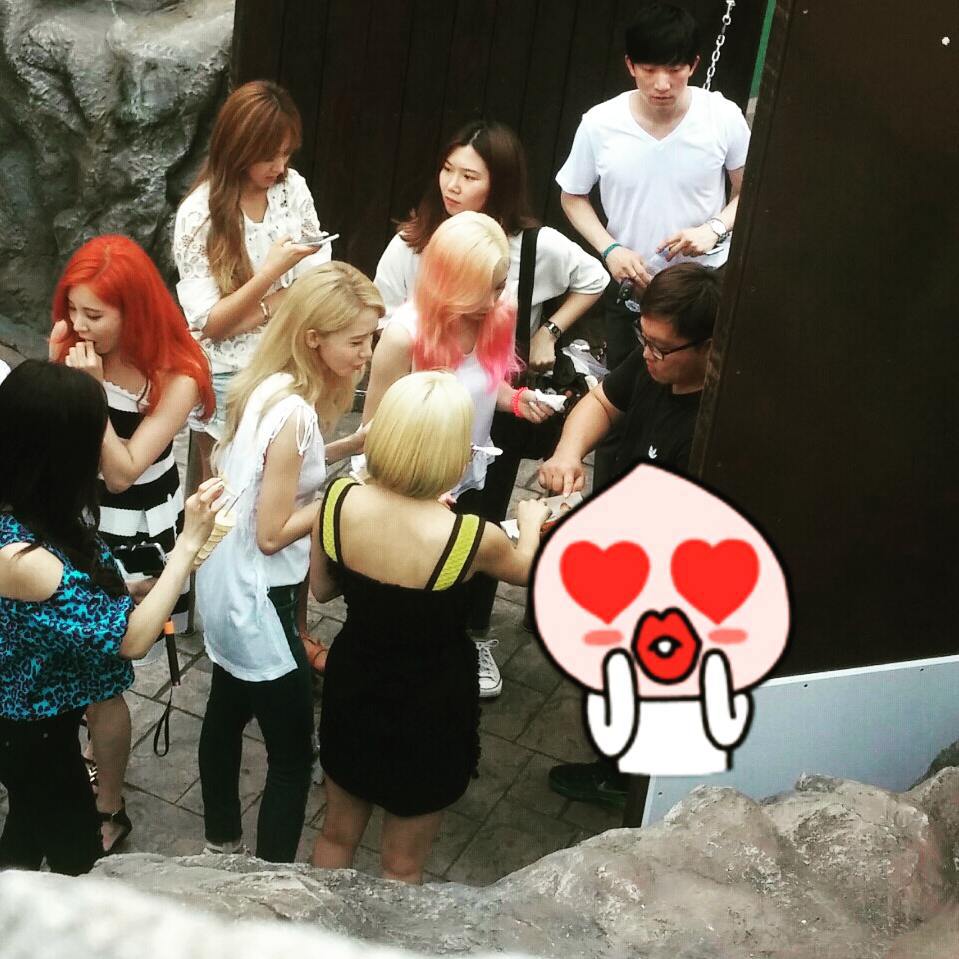 [PIC][09-07-2015]SNSD ghi hình cho chương trình "Guerrilla Date" của kênh KBS tại "LOTTE World" vào chiều nay CJddJE6UEAAgU-r