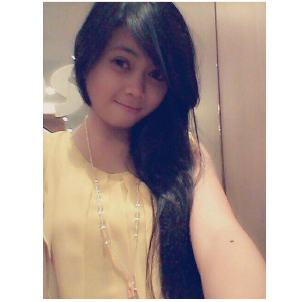 JesyRatnasari's tweet photo. Jeje http://t.co/95ZEe4Yn26