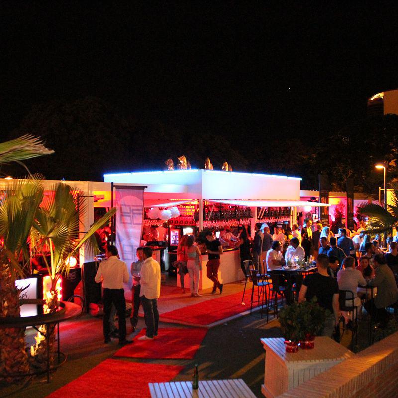 mldelbarranco's tweet photo. Las noches de verano las vivimos en @SojoSevilla ¡Ya es #jueves! #SevillaHoy #ViveSojo #barranqueando #Sevillanoche http://t.co/O9q1fBsfLh