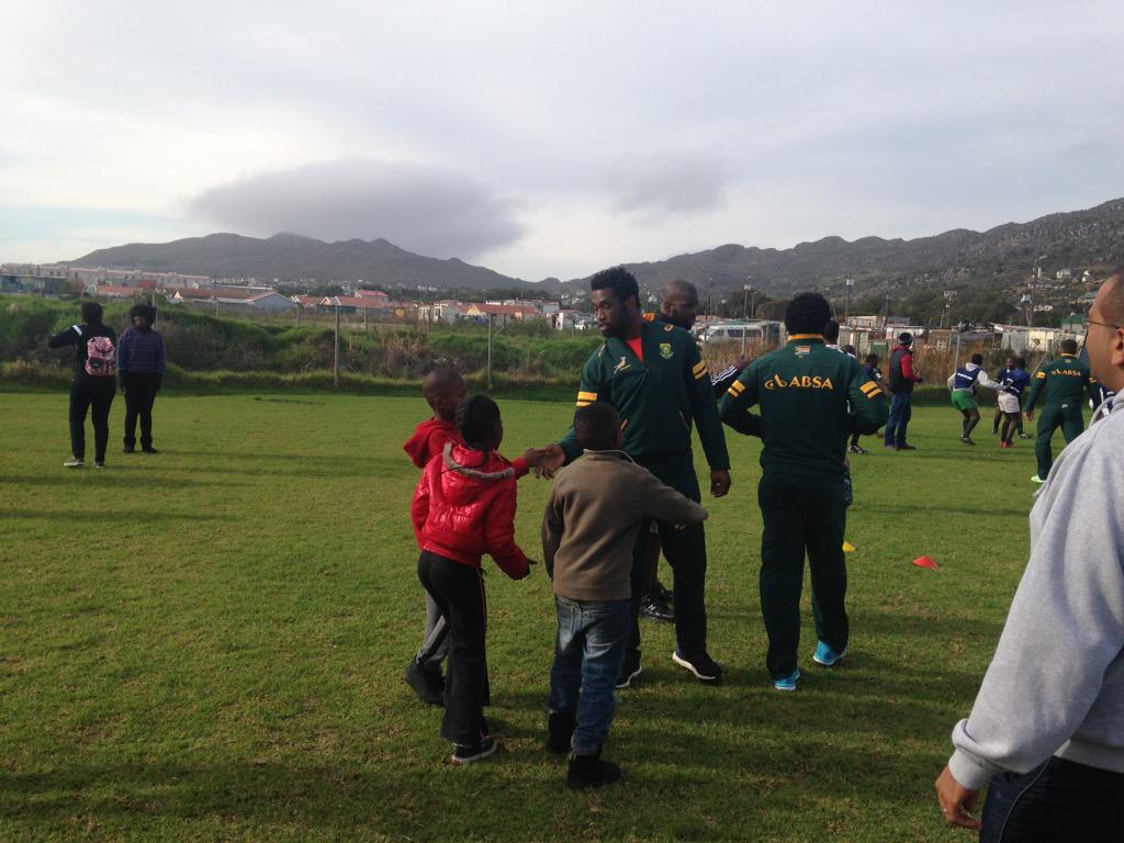 Laureus_sa's tweet photo. @Springboks @VukaRugby @LaureusSport #SportForGood @kolisi1 http://t.co/mruYWiaH2Z