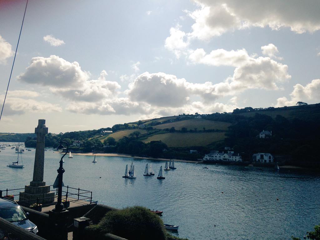 MichelleSamways's tweet image. Beautiful morning in salcombe but not much wind for the race start @merlin_rocket