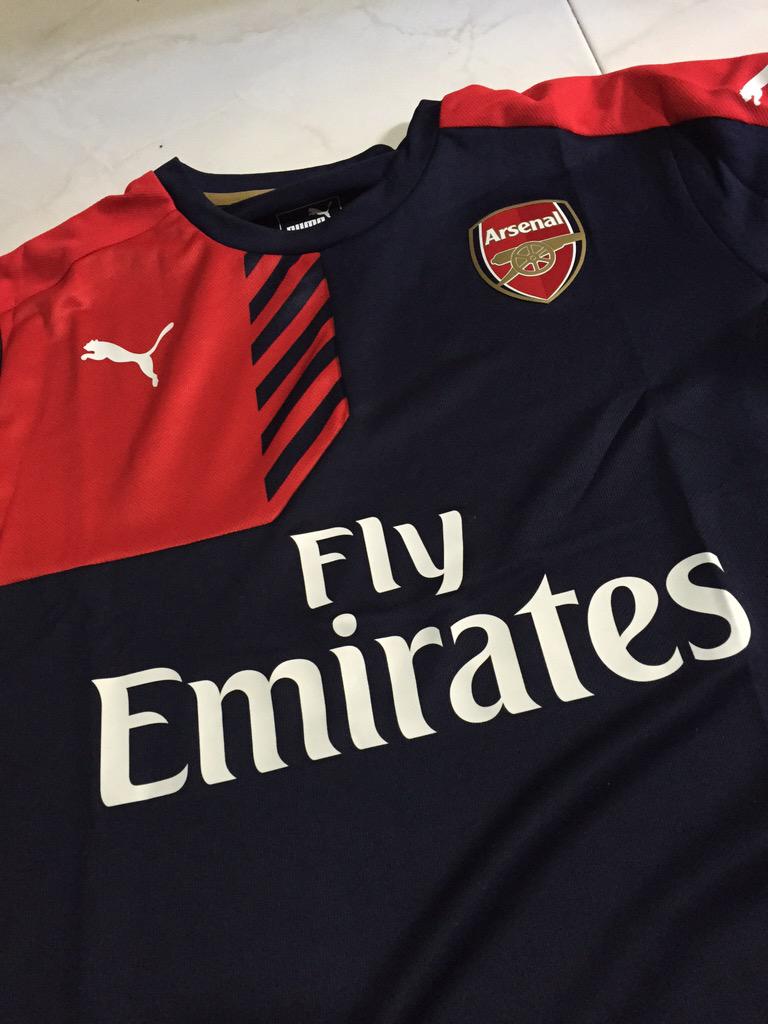 Dayananana16's tweet photo. the training kit looks amazing!! @Arsenal @pumafootball @AFCFixtureNews #AFCTraining http://t.co/PEf6PZZaH5
