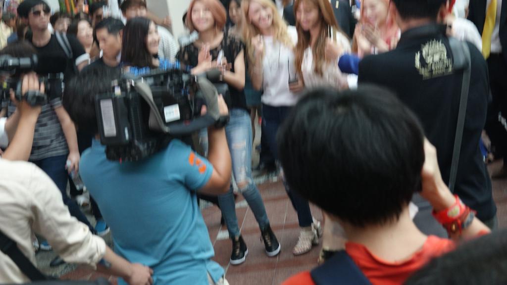 [PIC][09-07-2015]SNSD ghi hình cho chương trình "Guerrilla Date" của kênh KBS tại "LOTTE World" vào chiều nay CJdsM61UkAAnbce