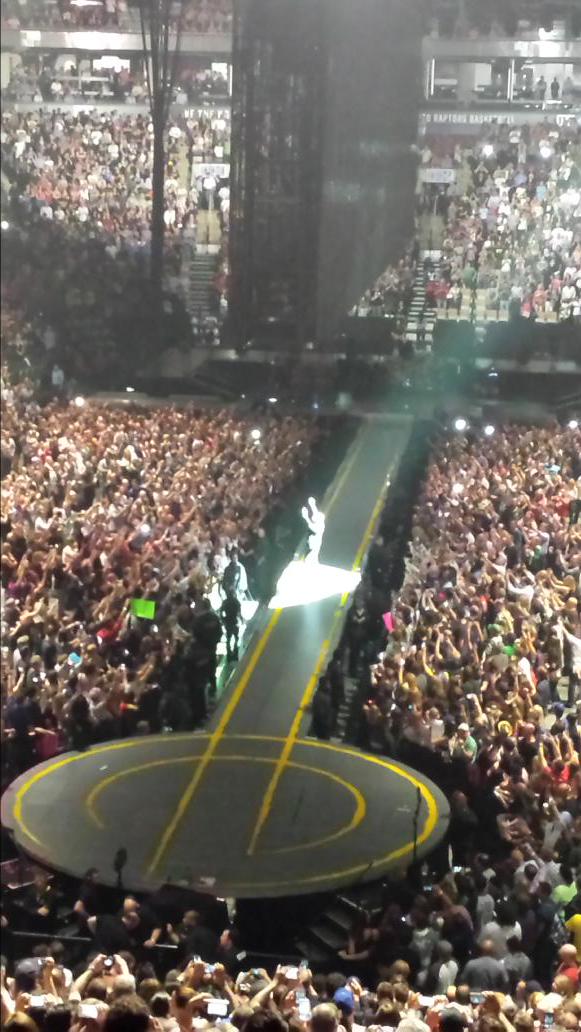 409_416's tweet image. This was at intermission at the U2 concert in yyz 7/7/2015 what a night.