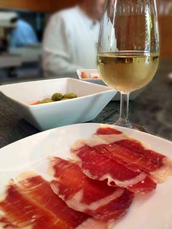 spanish_wl's tweet photo. "La mejor tapa del mundo" en Casa Manolo La Bodeguita (Chipiona) Es la foto #SWLsummer de Gonzalo. ¿Cuál es la tuya? http://t.co/T6q5hNoHBY