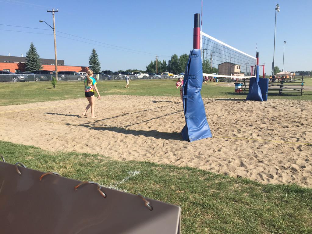 ChinookYL's tweet photo. Supporting the Summer Games in Claresholm #summerfun #30degreesout http://t.co/nKaEI4PX17