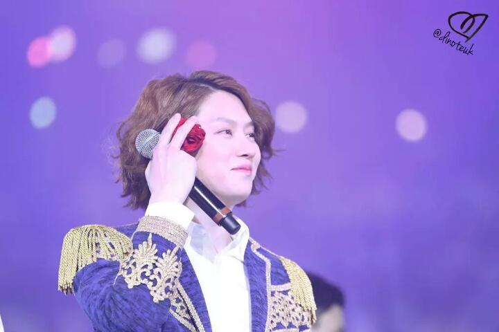 Happy birthday our universal big star kim heechul. Love in the air  