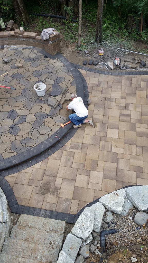 Cincyscapes's tweet photo. Sneak peak! #belgard #laffitt #megaarbel #outdoorliving #hardscape #bullnosestep fireplace #outdoorbar #ICPI #basalt http://t.co/uwjbUMmjiw