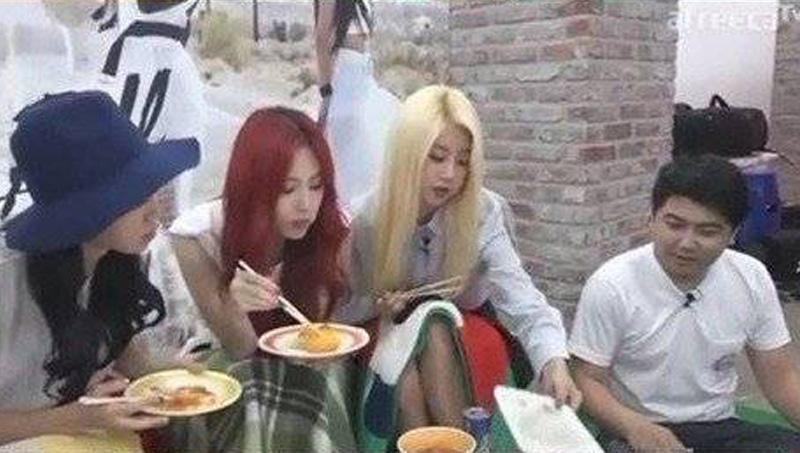 allkpop's tweet photo. Girl's Day to appear on 'Koon TV' again to apologize for their actions 
http://t.co/ma6NWGDMqT http://t.co/UrrdEs7yVm