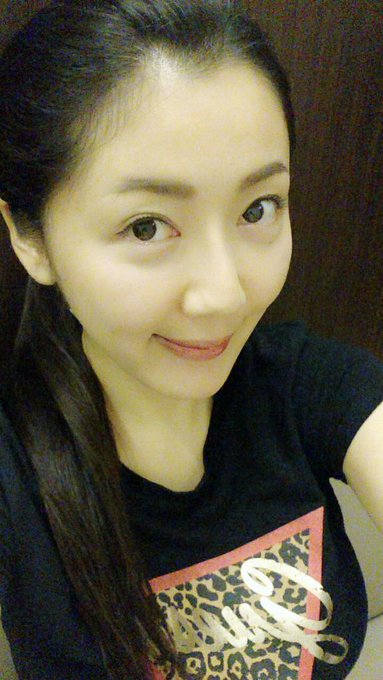 夏になると長い前髪がうっとうしい(*>_<*)ﾉ http://t.co/186C7Iq6Cx