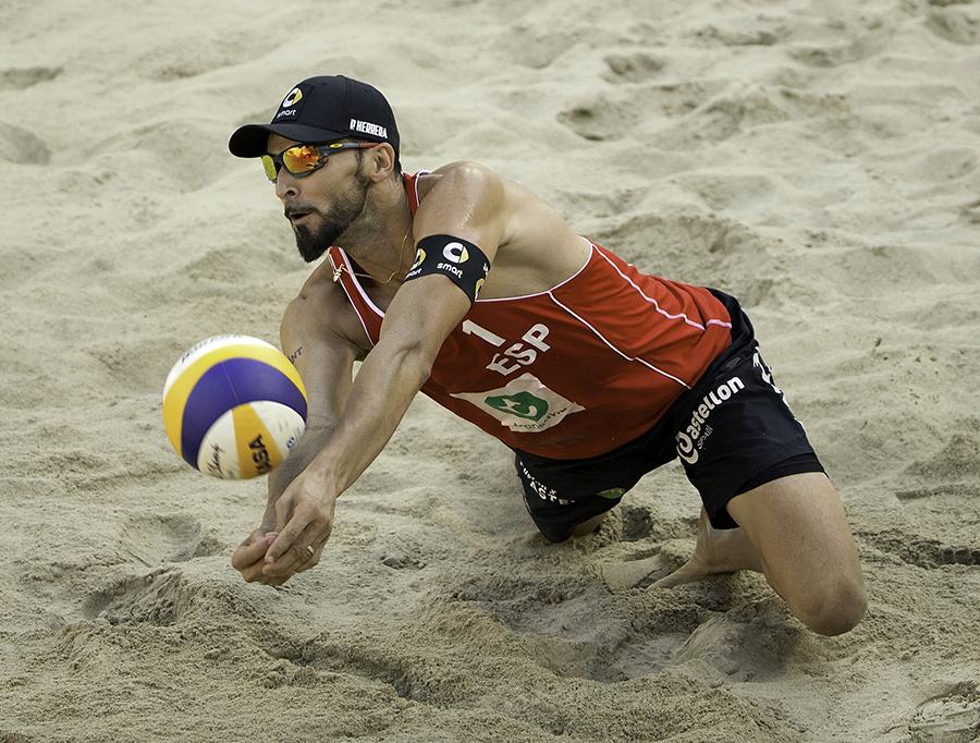 RFEVB (@rfevb) on Twitter photo Victoria para @HerreraGavira y derrota para <a href="/MarcoGarciaVP/">Marco-Garcia</a> en el torneo Major de Gstaad. bit.ly/1HhGgNK Victoria para @HerreraGavira y derrota para <a href="/MarcoGarciaVP/">Marco-Garcia</a> en el torneo Major de Gstaad. bit.ly/1HhGgNK