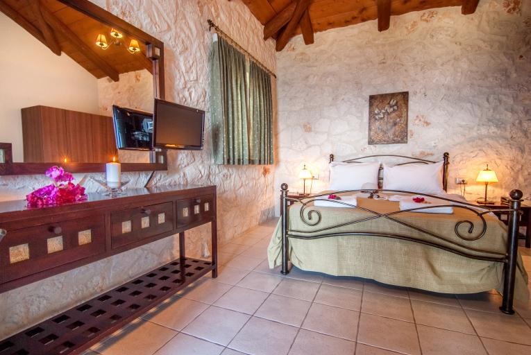 emerald_villas tweet picture