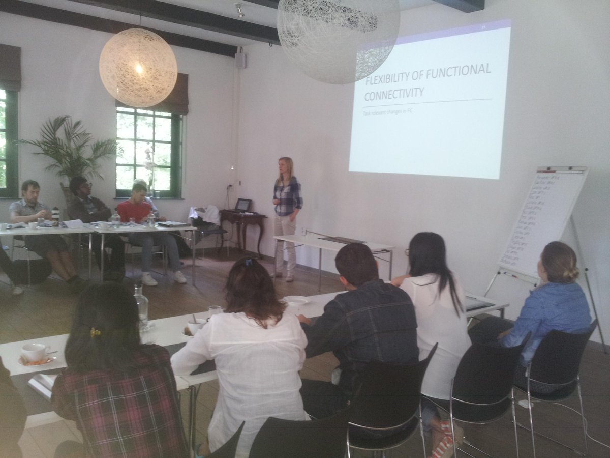 SSHA_RUG's tweet image. Fascinating lecture ''Functional networks in the healthy ageing brain'' of Linda Geerlings from Cambridge University!