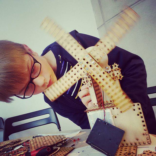 insta_arduino's tweet image. ift.tt/1NVwSll - LO FI ROBOT workshop for kids #lofirobot #arduino #robots #diy … ift.tt/1NVsItA