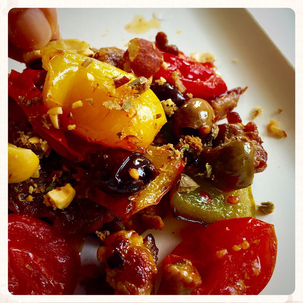 ci_polla's tweet photo. Tegame d'agnello con peperoni, olive taggiasche, mandorle salate e polvere di capperi #cookoff #longino #eblex http://t.co/uLHKGLtBi3