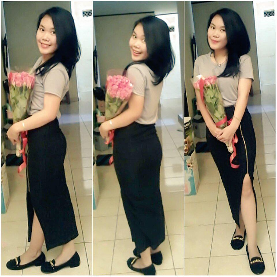 DwiNeng13's tweet photo. Flower or me? @DutaSelfie @Bebas_Selfie @Ratu_Selfie @Selfie_Fame @selfi http://t.co/5pVxDs0jDb