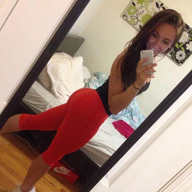 Buffyshots's tweet image. @kasiap_ Vacation goodies went straight to the buns🍔🍕🍦🍮🍷👉🏻🍑🍑 #progress #polishgirl #buttbuilding #booty #selfie #gi…