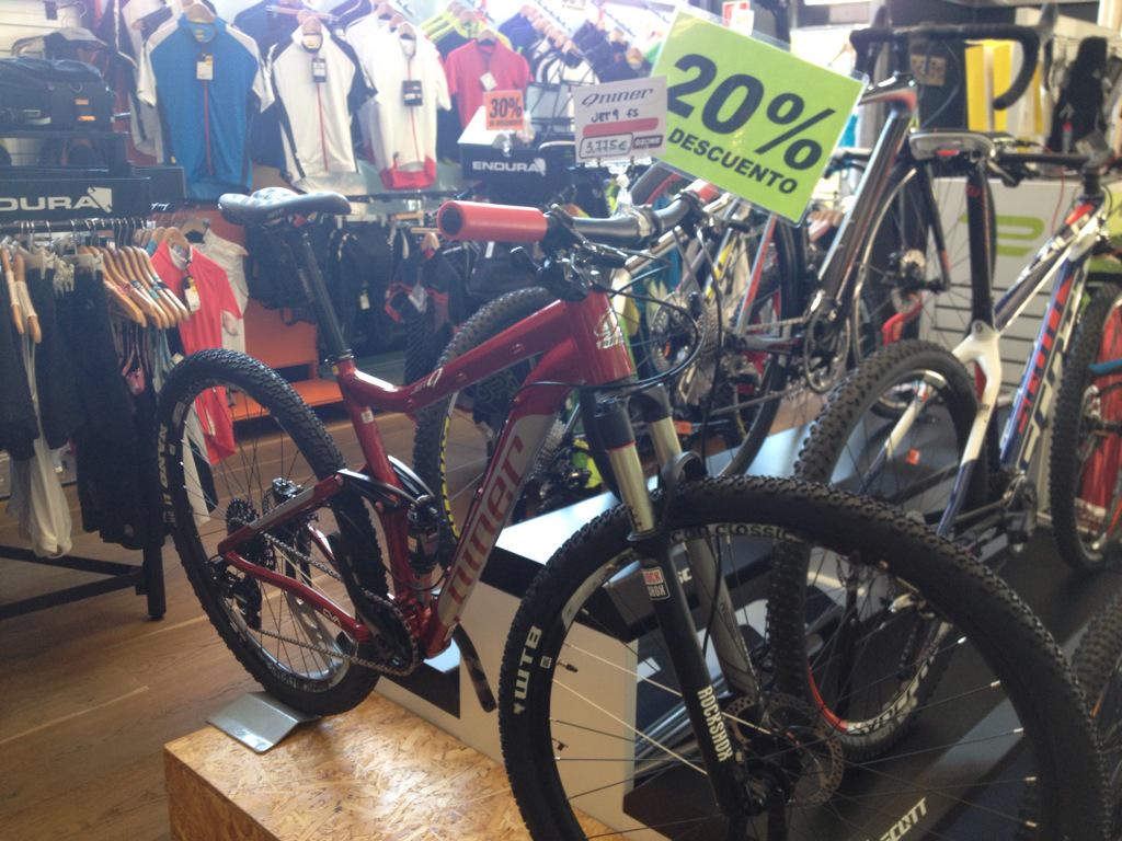 OzoneBike's tweet photo. SÚPER REBAJAS DE VERANO ¡Vaciamos el almacén! Ropa,zapas y bicis con precios muy especiales...15%-50% de descuento!! http://t.co/aY7LGveSUu