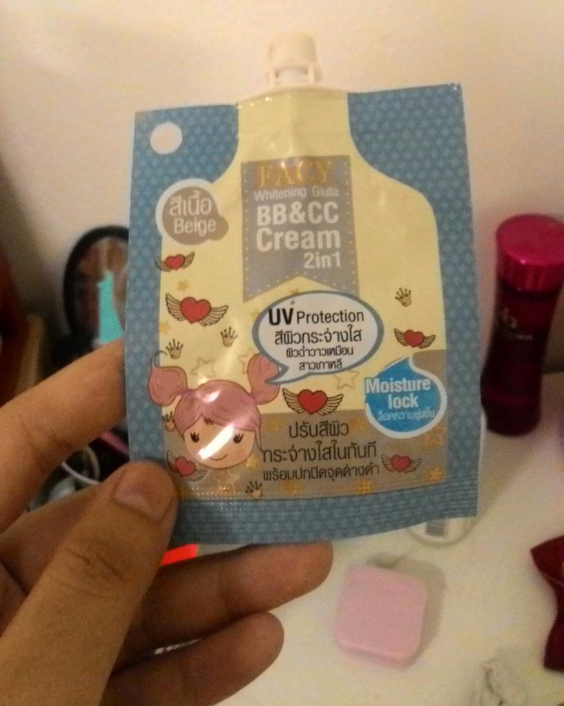 manoyliner's tweet photo. BB CC facy 20บาท วัตสัน ถูกและดีไม่หนักไม่เบาเกิน หน้ามันทาไม่เยิ้มกันน้ำ คือดีงาม มีสีเนื้อ&amp;ชมพู  #HowtoPerfect http://t.co/MpAWyeRg4s