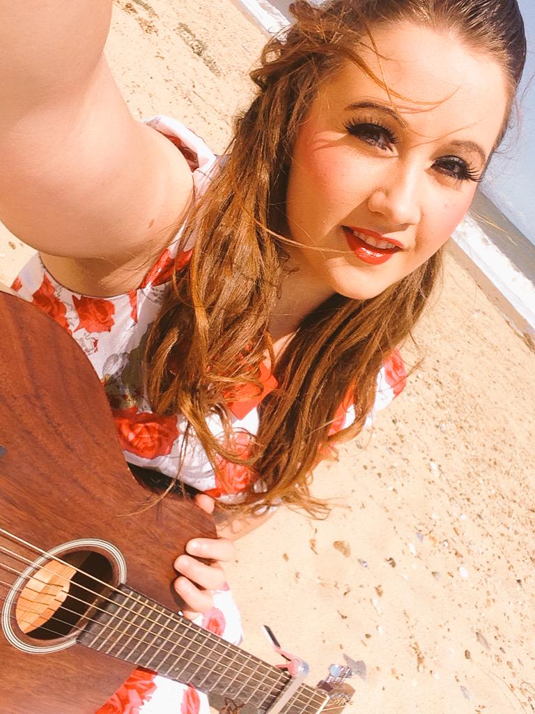 Leedertron's tweet photo. A little song writing on the beach today :) http://t.co/JJuxj1q89M