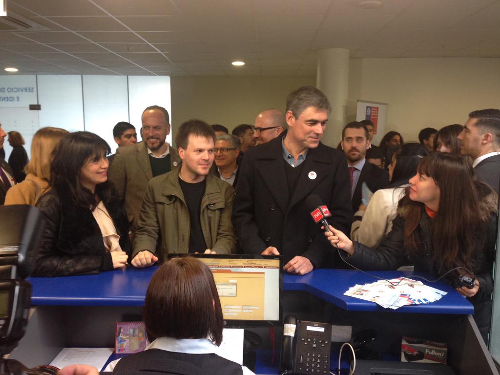 IgualesChile's tweet image. "Era un momento que estábamos esperando" @pablosimonetti mientras pide su hora para su #unioncivil