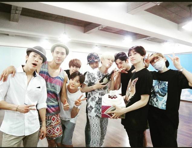 allkpop's tweet photo. Heechul's birthday trends on Twitter! #HappyHeechulDay
http://t.co/ip1kmEaZKj http://t.co/MJ697RQkM4