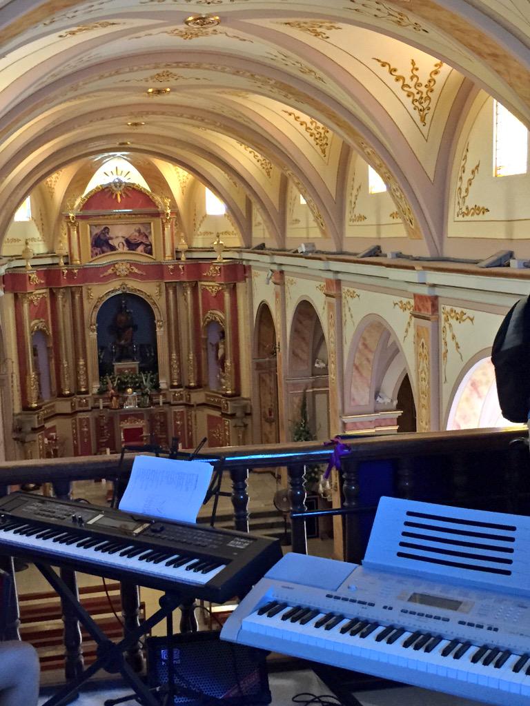 Silvi_td's tweet photo. Último ensayo #OrdenaciónSacerdotalJero @edhu_s @AnaIsabelGJ @ClaraNoales http://t.co/26IhasNgiz