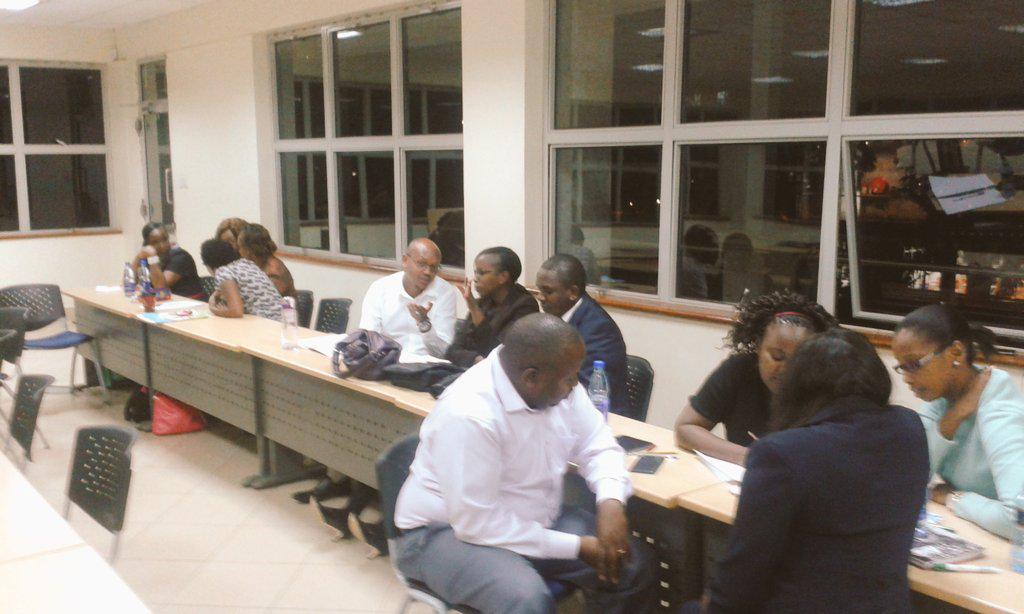 ScottProfessor's tweet image. Leadership ethics simulation as teams of executives compete against each other in the #EMOD program @USIUAfrica